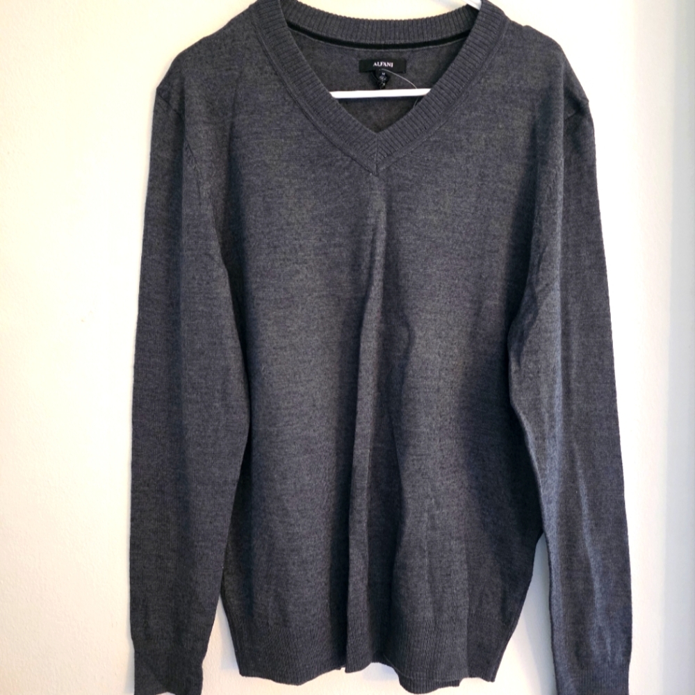 Alfani Men's Solid V Neck Merino Wool Blend Sweater Sz. Medium Grey